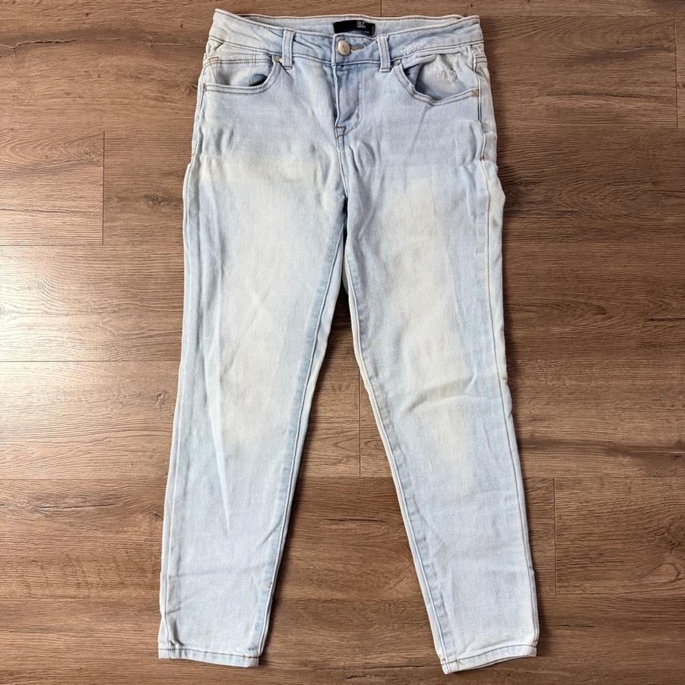 1822 Denim Women’s Mid Rise Light Wash Skinny Jeans Sz 6 Stretch Distressed